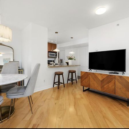 וונקובר Lovely One-Bedroom Apartment With Pool, Hot Tub, And Gym In The Heart Of Downtown, Skytrain 3Min Away מראה חיצוני תמונה