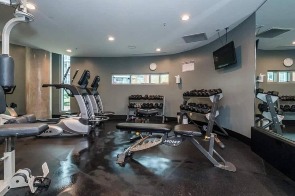 וונקובר Lovely One-Bedroom Apartment With Pool, Hot Tub, And Gym In The Heart Of Downtown, Skytrain 3Min Away מראה חיצוני תמונה