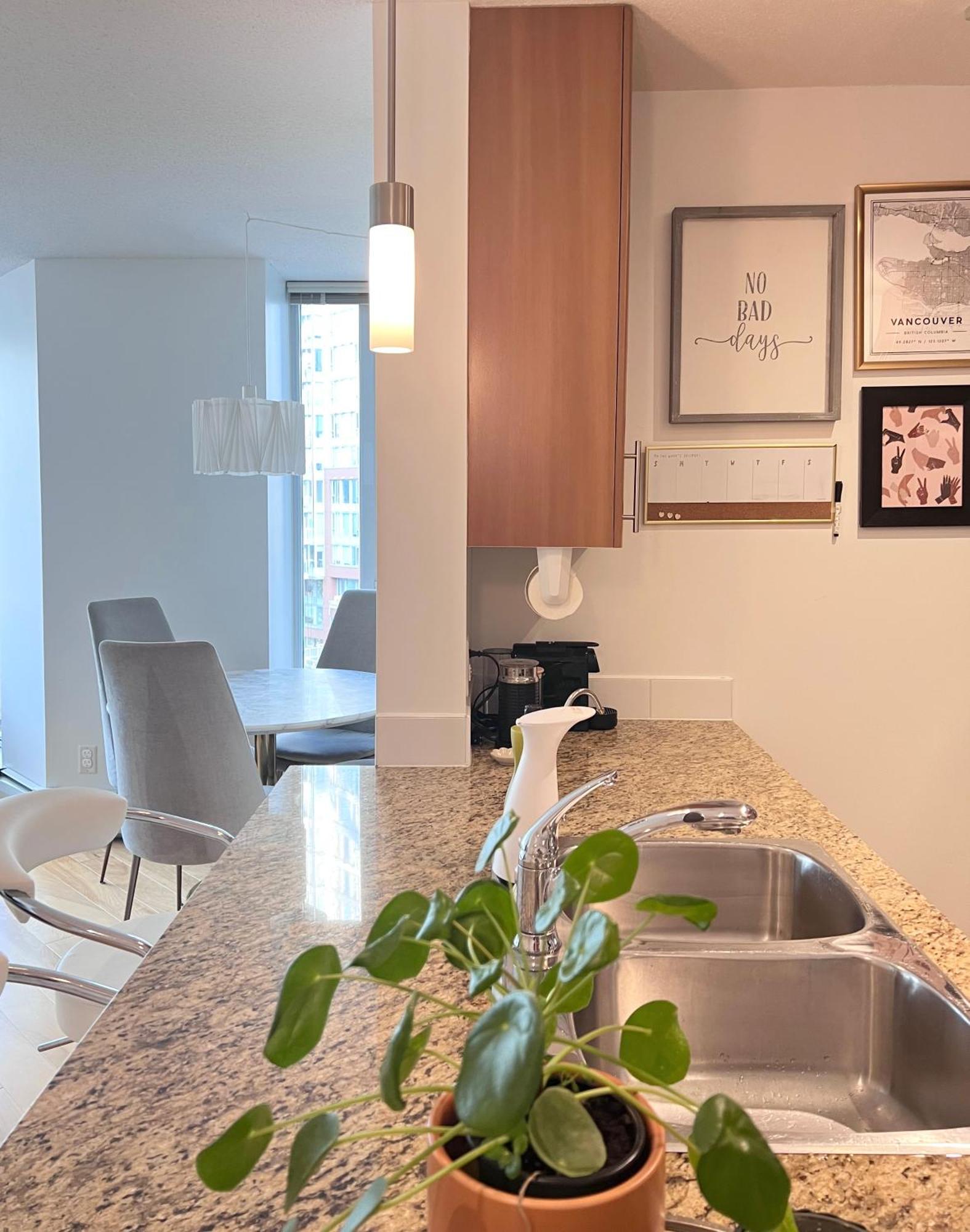 וונקובר Lovely One-Bedroom Apartment With Pool, Hot Tub, And Gym In The Heart Of Downtown, Skytrain 3Min Away מראה חיצוני תמונה