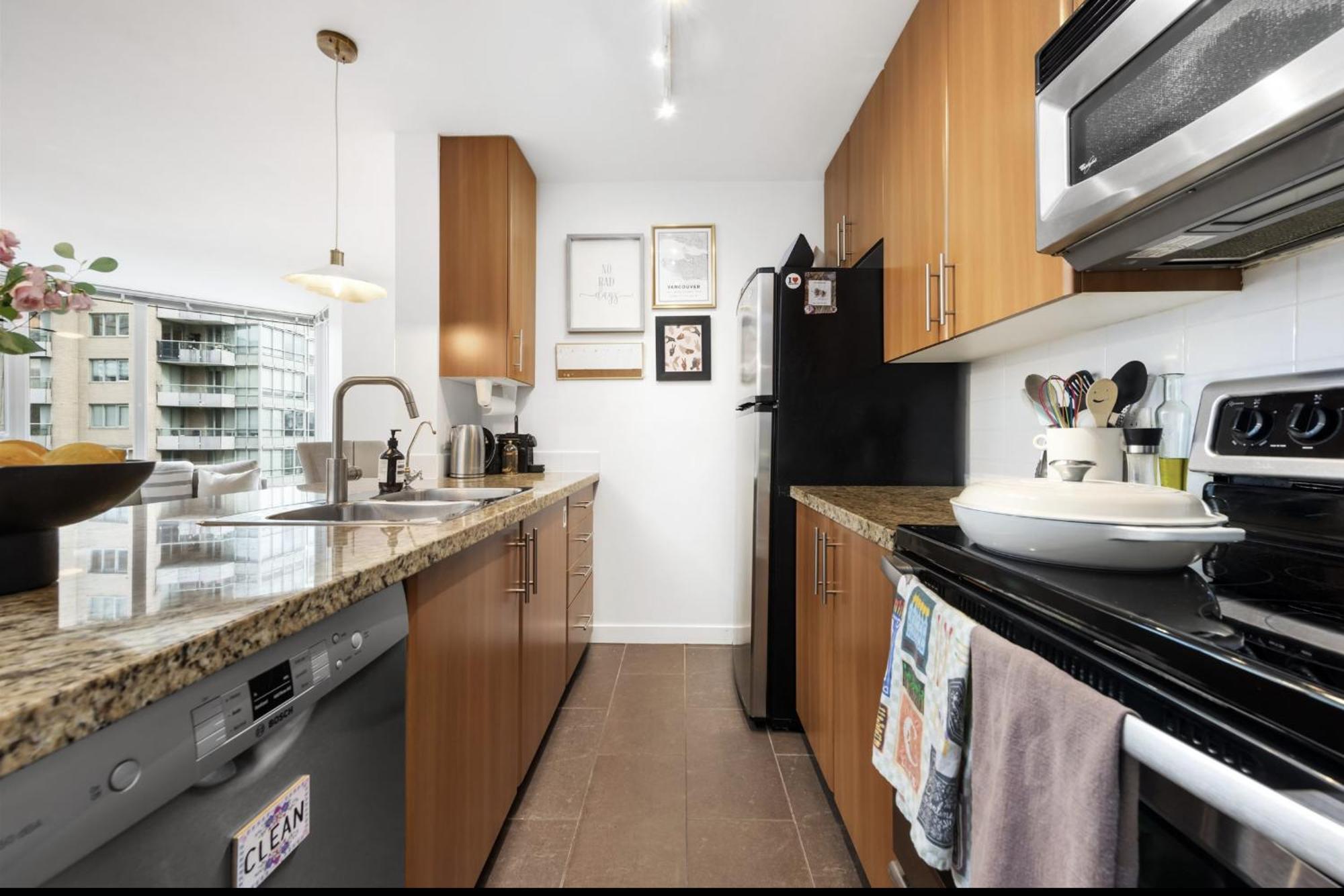 וונקובר Lovely One-Bedroom Apartment With Pool, Hot Tub, And Gym In The Heart Of Downtown, Skytrain 3Min Away מראה חיצוני תמונה