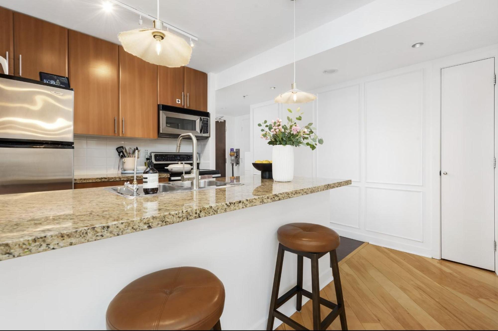 וונקובר Lovely One-Bedroom Apartment With Pool, Hot Tub, And Gym In The Heart Of Downtown, Skytrain 3Min Away מראה חיצוני תמונה