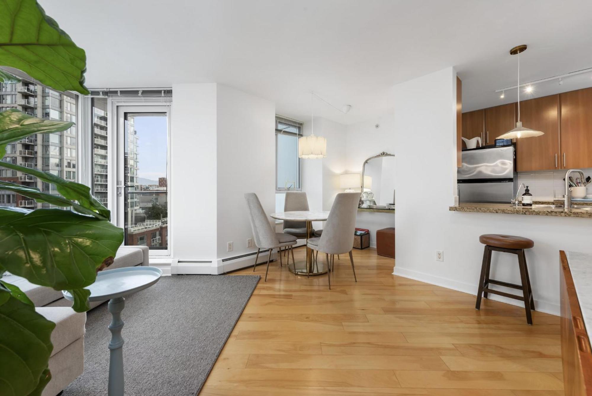 וונקובר Lovely One-Bedroom Apartment With Pool, Hot Tub, And Gym In The Heart Of Downtown, Skytrain 3Min Away מראה חיצוני תמונה